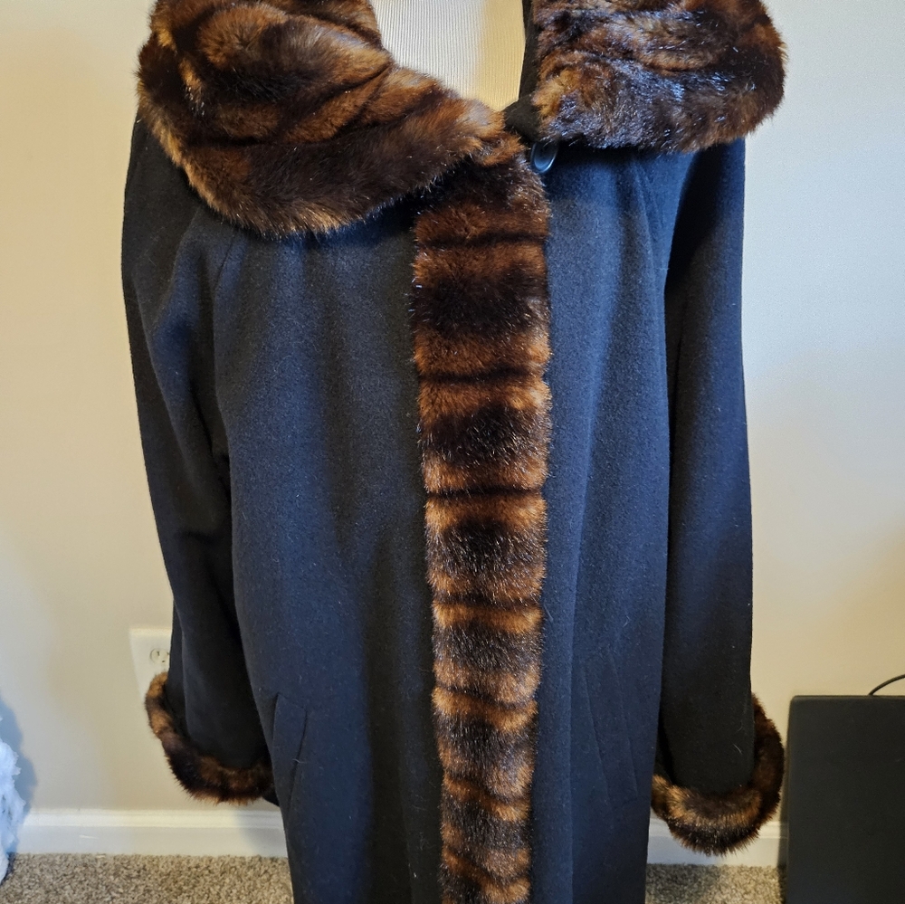 Vintage Bexleys Womens Wool Coat Faux Fur Trim. - Picture 9 of 16
